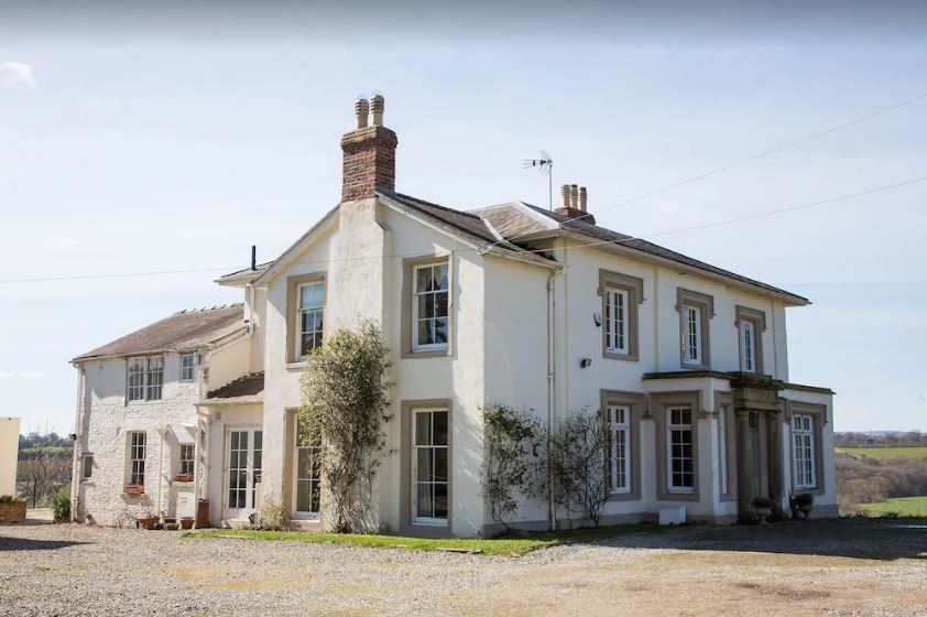 The Brow is a beautiful Georgian house in Overton-on-Dee. Image: Vrbo