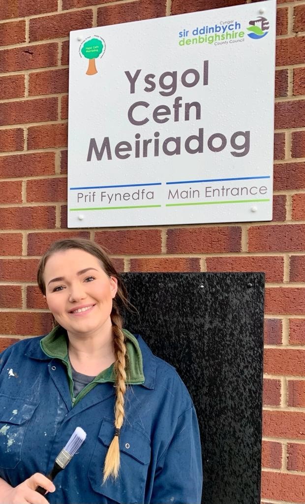 Mrs Smith, who attended Ysgol Cefn Meiriadog as a child, offered to volunteer during lockdown.