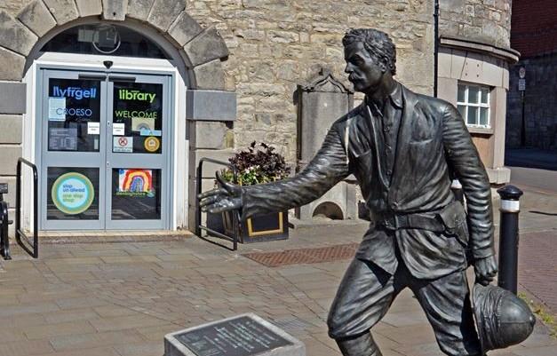 Will he stay or will he go? HM Stanley statue in Denbigh.