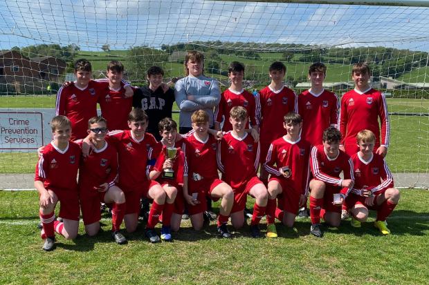 Ruthin Town U-15s with the cup