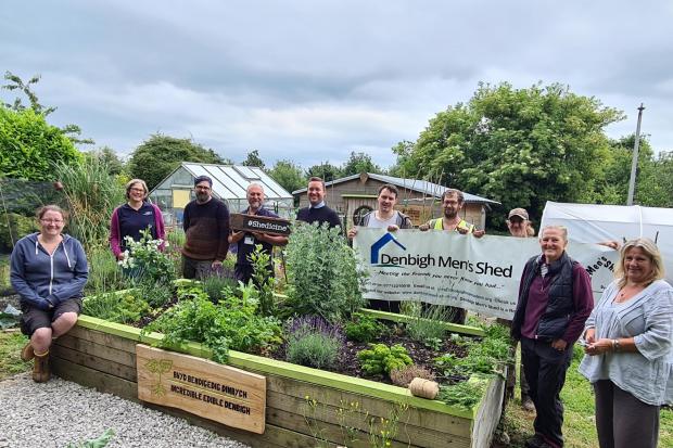 Incredible Edible Denbigh Launch at the Denbigh Men's Shed site with project volunteers, Gareth Davies MS plus representatives of the DVSC and Social Farms and Gardens.