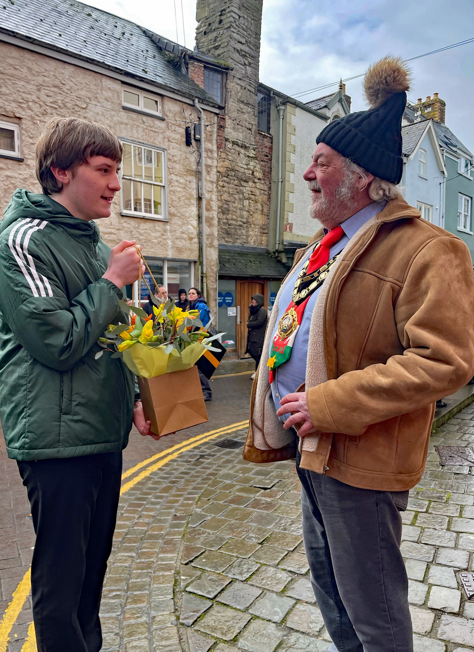 Ysgol Plas Brondyffryn pupil, Deiniol Horner, 15, was delighted to meet Denbigh Town Mayor, Alyn Ashworth and presented flowers to him. 